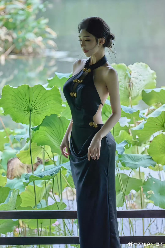《亡命闺蜜》：一部令人难忘的双女主谍战剧